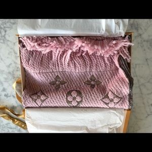 Louis Vuitton Logomania shine scarf Rose ballerine